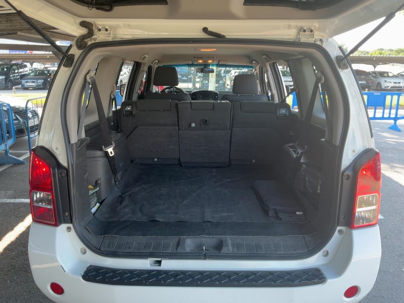 Nissan Pathfinder 2.5 dCi SE — zdjęcie 10