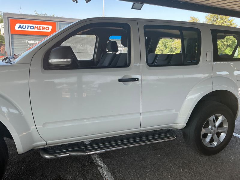 Nissan Pathfinder 2.5 dCi SE — zdjęcie 4