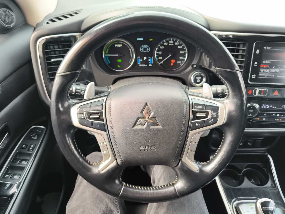 Mitsubishi Outlander 2017 — photo 21