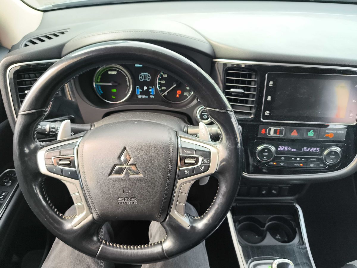 Mitsubishi Outlander 2017 — photo 20