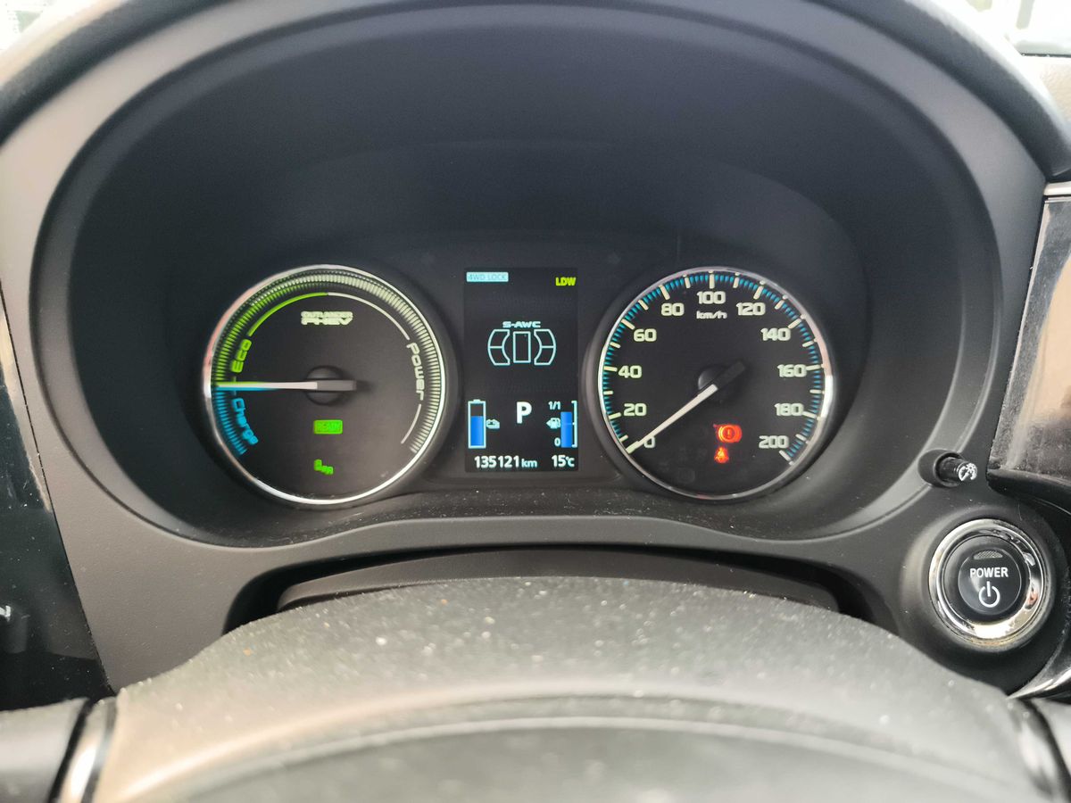 Mitsubishi Outlander 2017 — photo 13