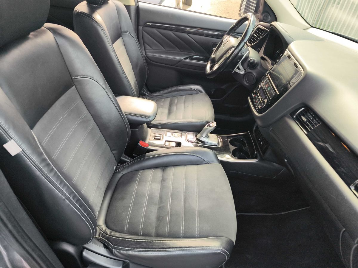Mitsubishi Outlander 2017 — photo 11