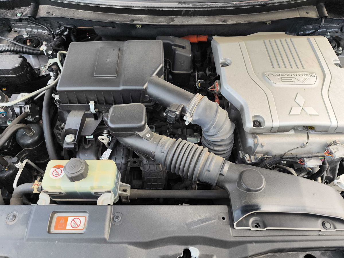 Mitsubishi Outlander 2017 — photo 9