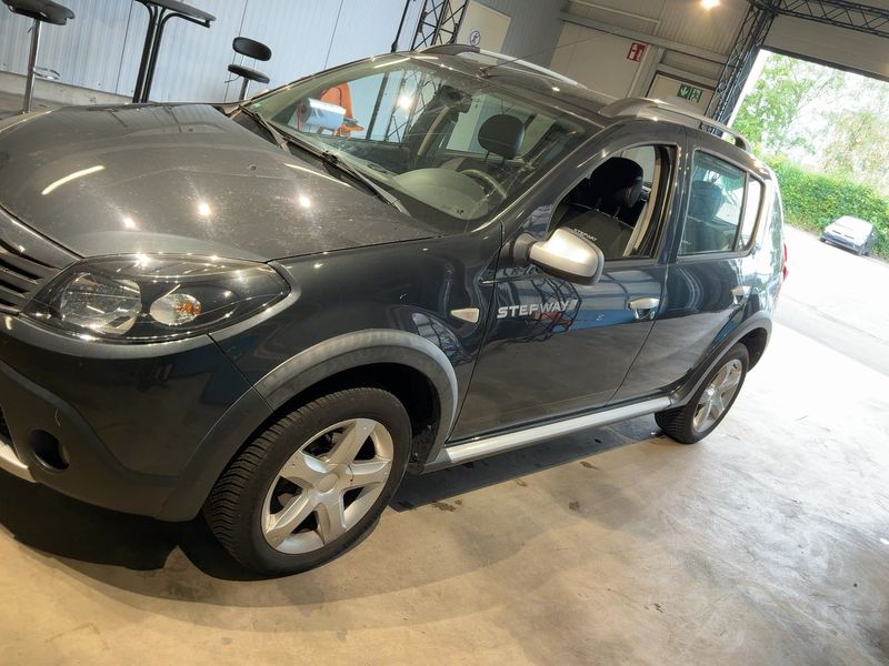 Dacia Sandero 1.6 E85 Stepway II 2012 – снимка 2