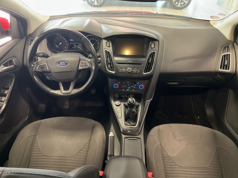 Ford Focus 1.0 EcoBoost Titanium — zdjęcie 12