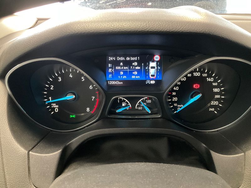 Ford Focus 1.0 EcoBoost Titanium — zdjęcie 13