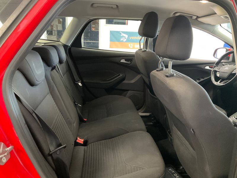 Ford Focus 1.0 EcoBoost Titanium — zdjęcie 14