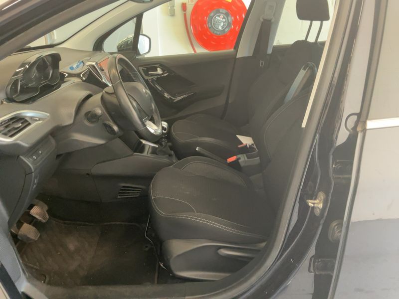 Peugeot 208 1.2 PureTech Allure — zdjęcie 11