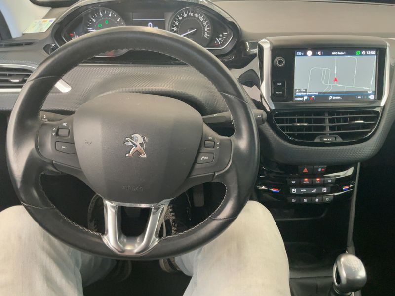 Peugeot 208 1.2 PureTech Allure — zdjęcie 12