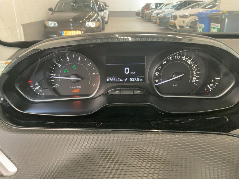 Peugeot 208 1.2 PureTech Allure — zdjęcie 13