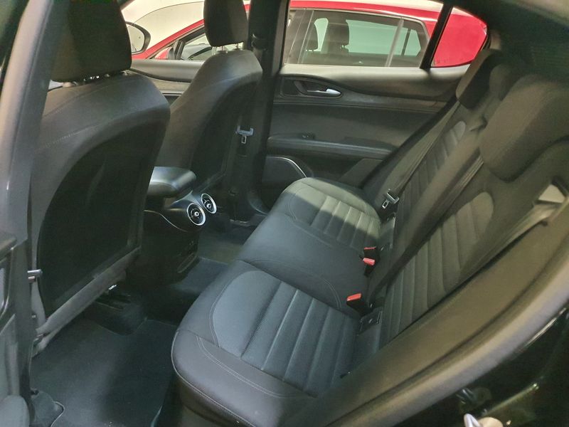 Alfa Romeo Stelvio 2.2 JTDM Super Business Q4 — zdjęcie 13