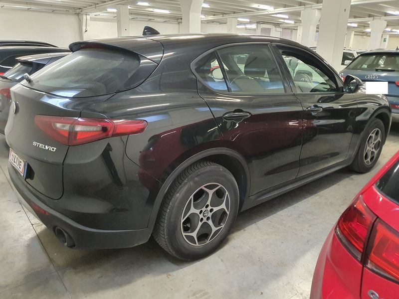 Alfa Romeo Stelvio 2.2 JTDM Super Business Q4 — zdjęcie 5