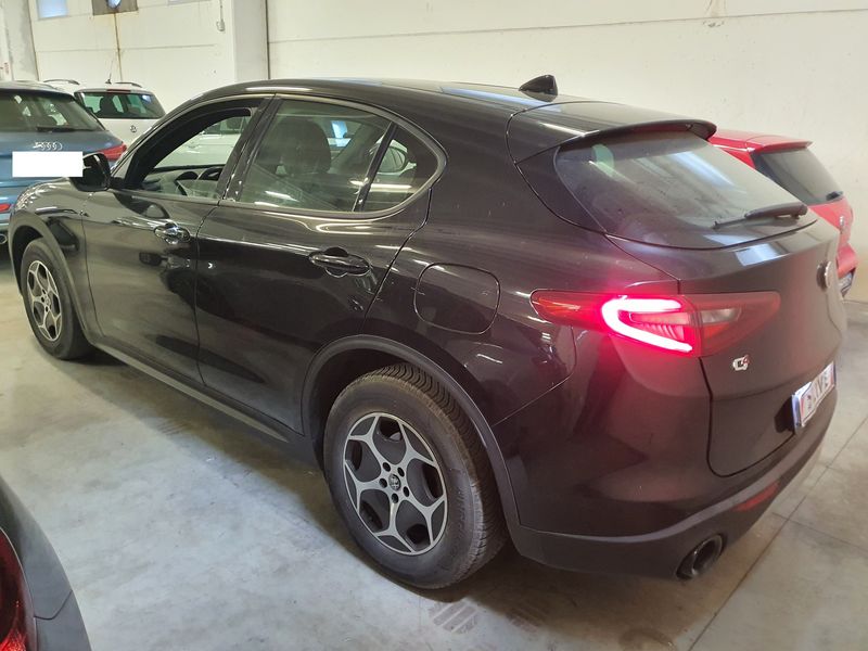 Alfa Romeo Stelvio 2.2 JTDM Super Business Q4 — zdjęcie 3