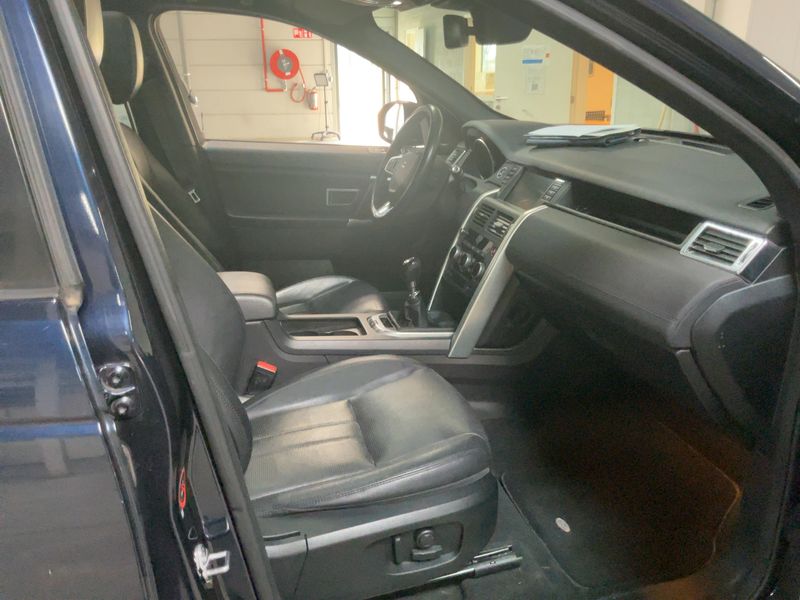 Land Rover Discovery Sport 2.0 Td4 SE AWD — zdjęcie 11
