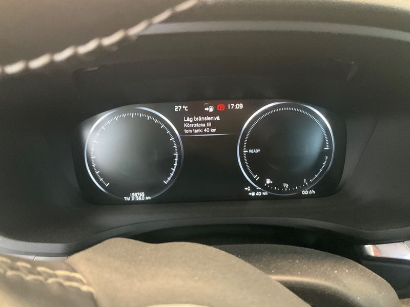 Volvo V60 2.0 T8 Plug-in Hybrid Inscription Expression AWD — zdjęcie 13