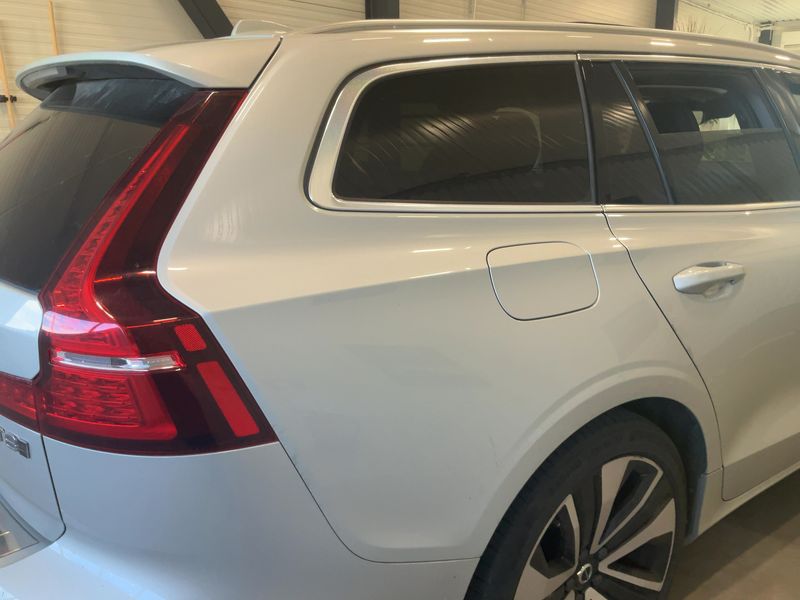 Volvo V60 2.0 T8 Plug-in Hybrid Inscription Expression AWD — zdjęcie 6