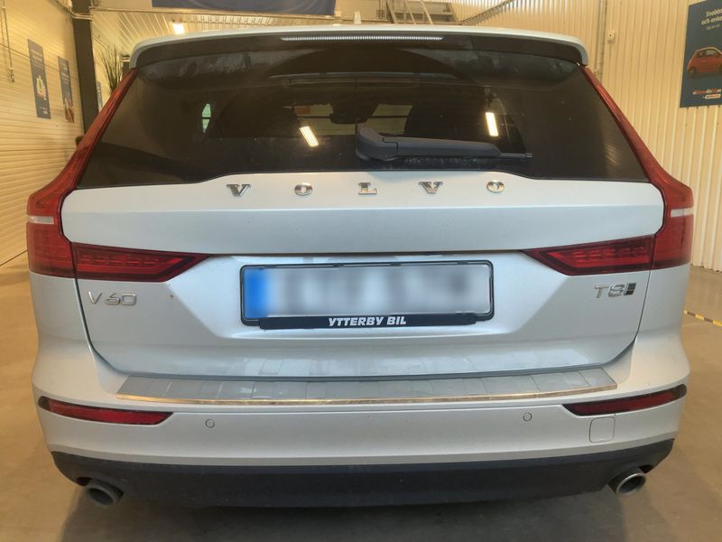 Volvo V60 2.0 T8 Plug-in Hybrid Inscription Expression AWD — zdjęcie 5