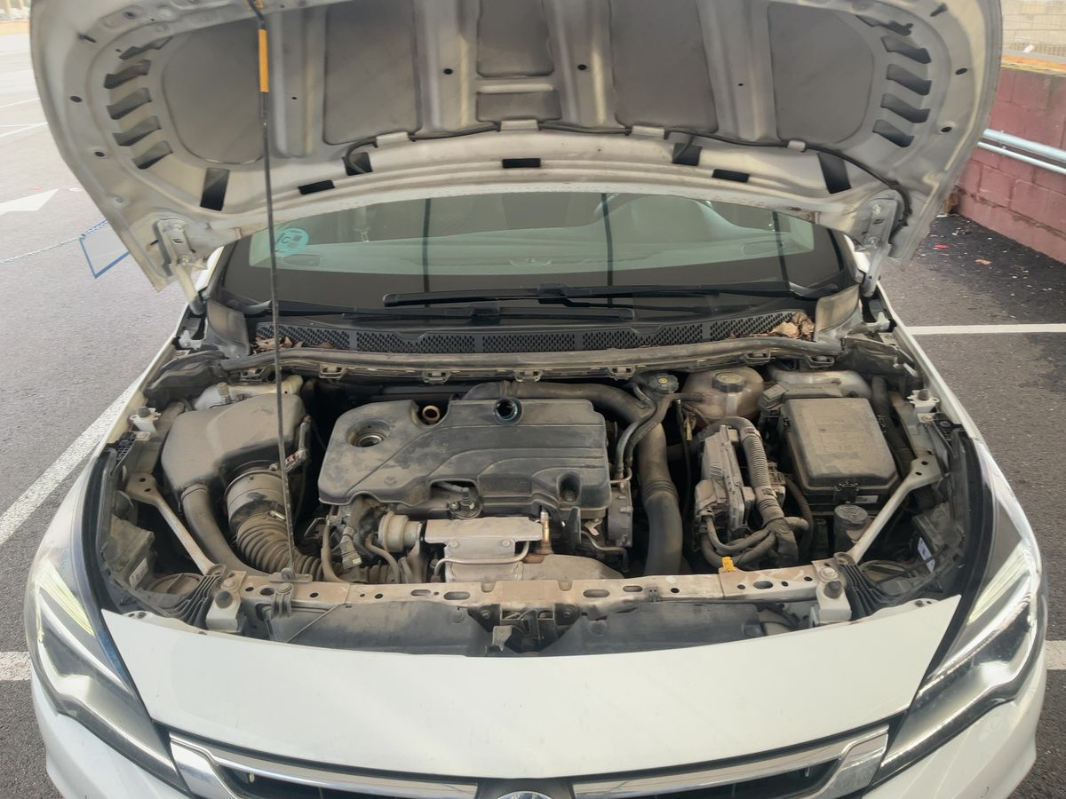 Opel Astra 2018 — photo 23