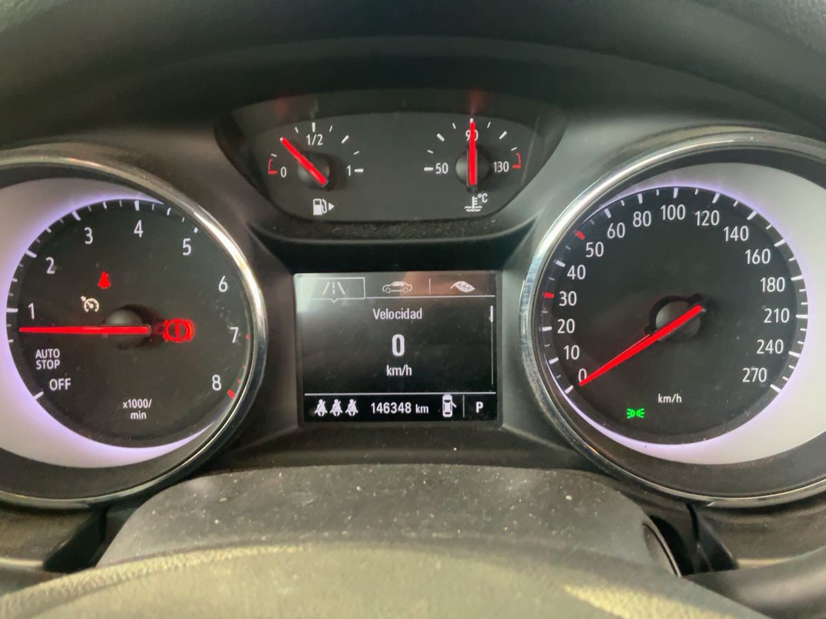Opel Astra 2018 — photo 19