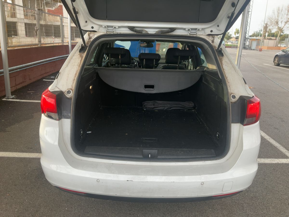 Opel Astra 2018 — photo 16