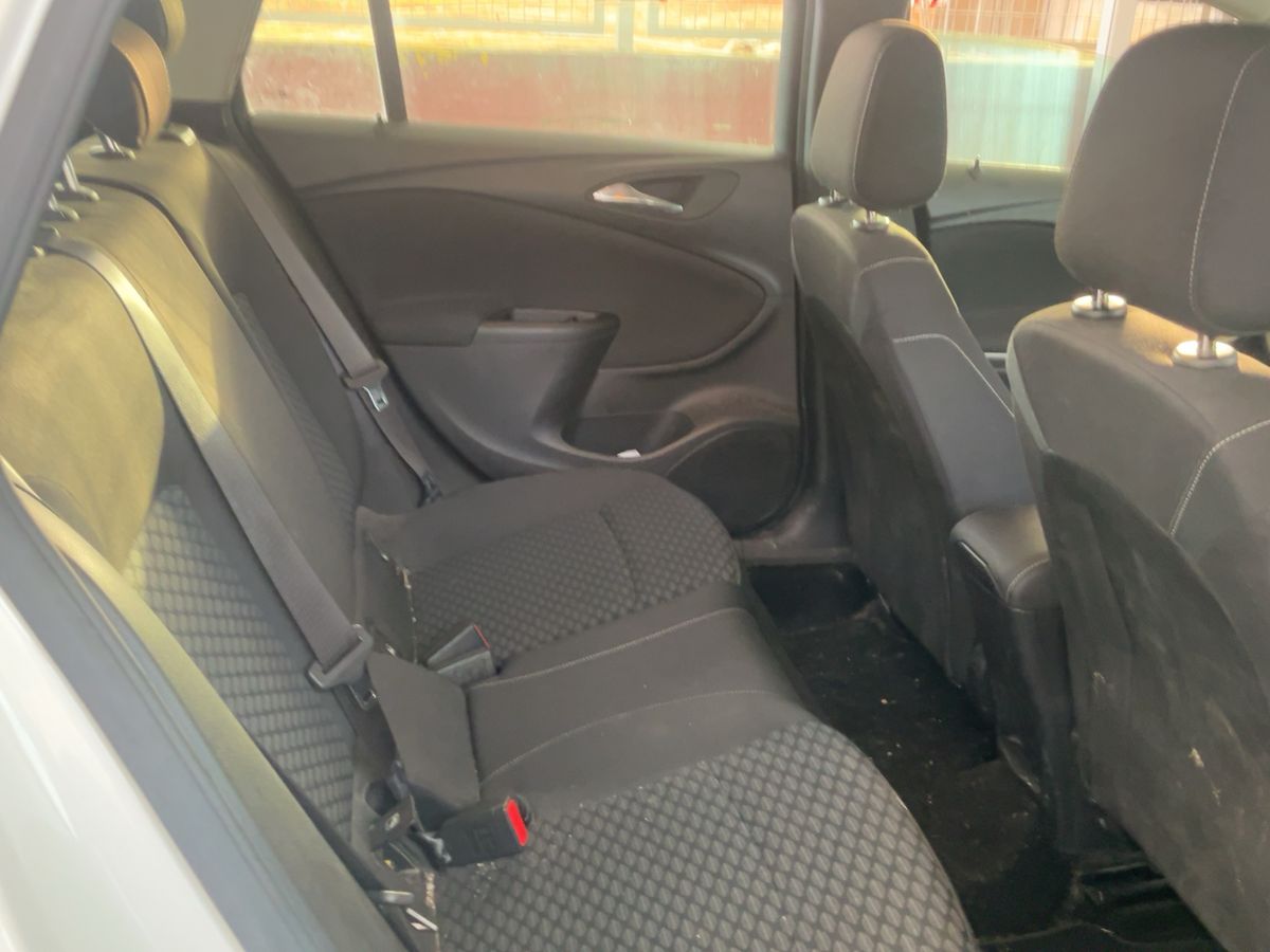 Opel Astra 2018 — photo 20