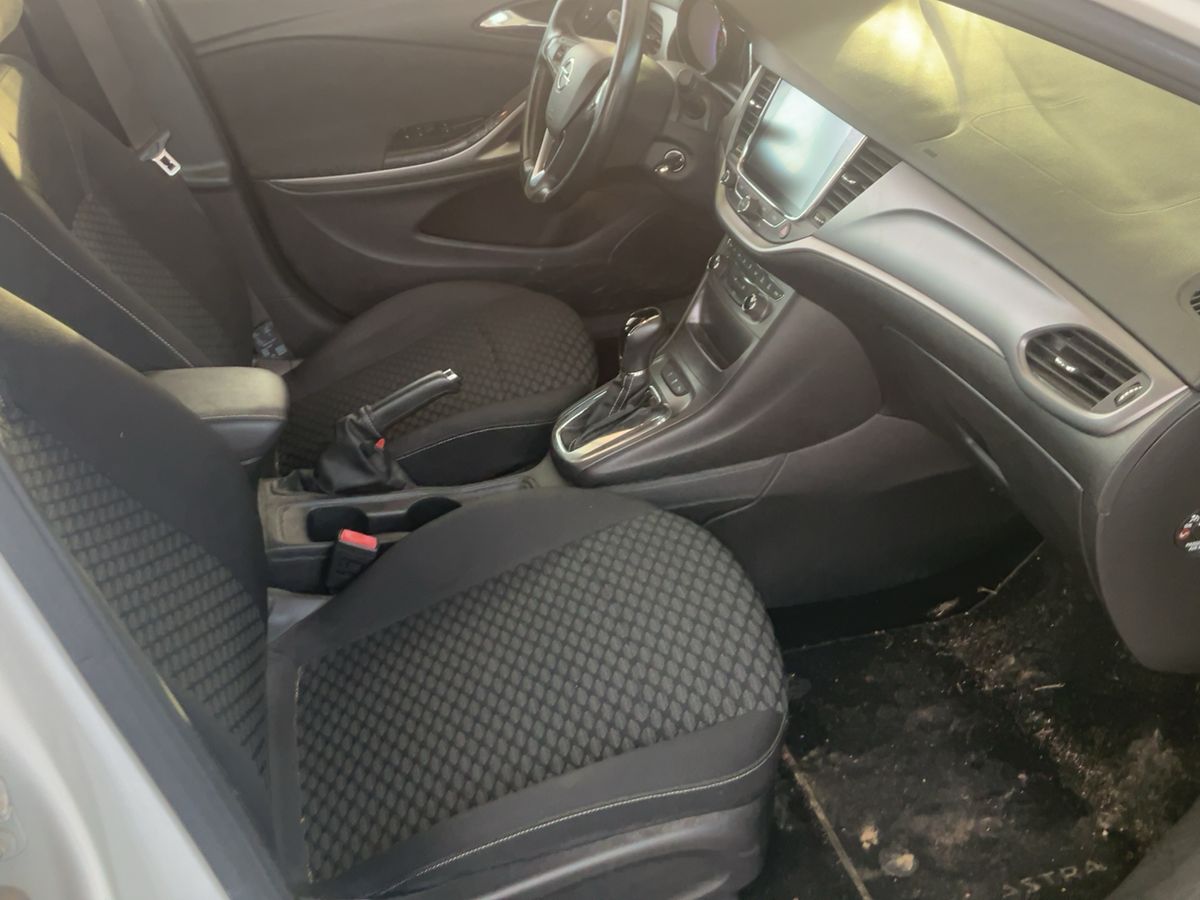 Opel Astra 2018 — photo 17