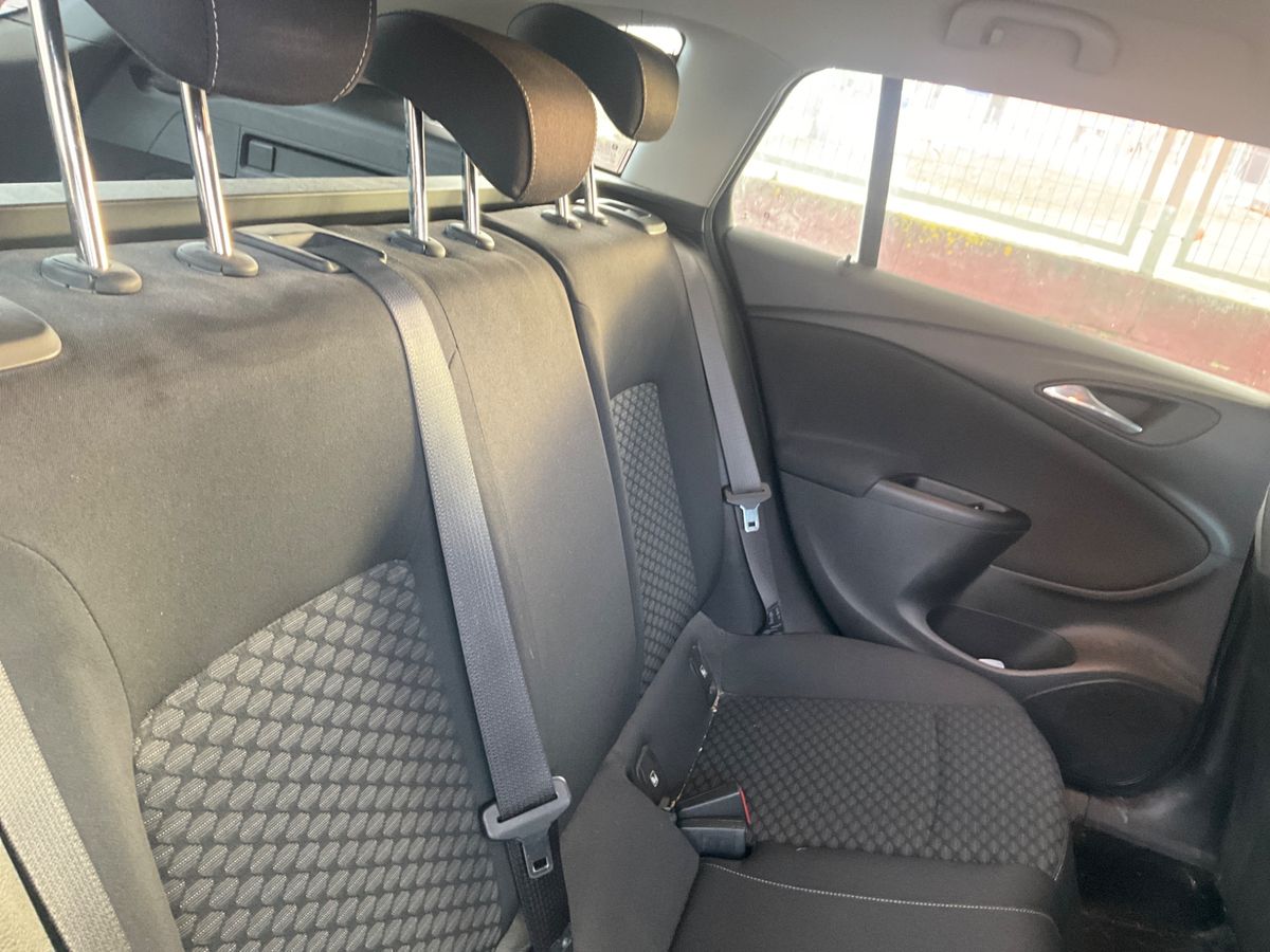 Opel Astra 2018 — photo 29