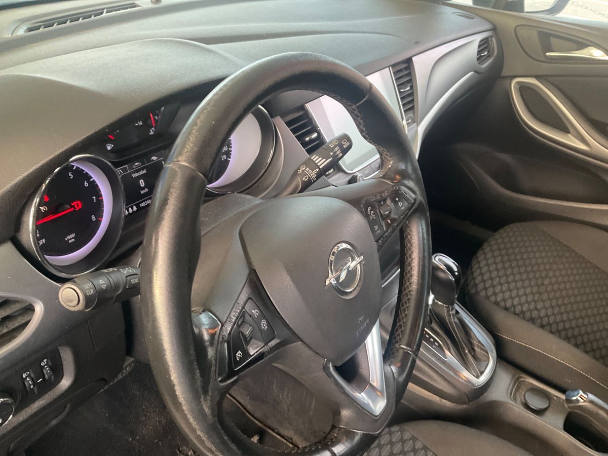 Opel Astra 2018 — photo 38