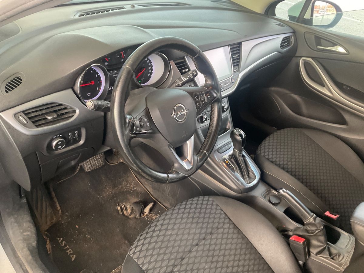 Opel Astra 2018 — photo 33