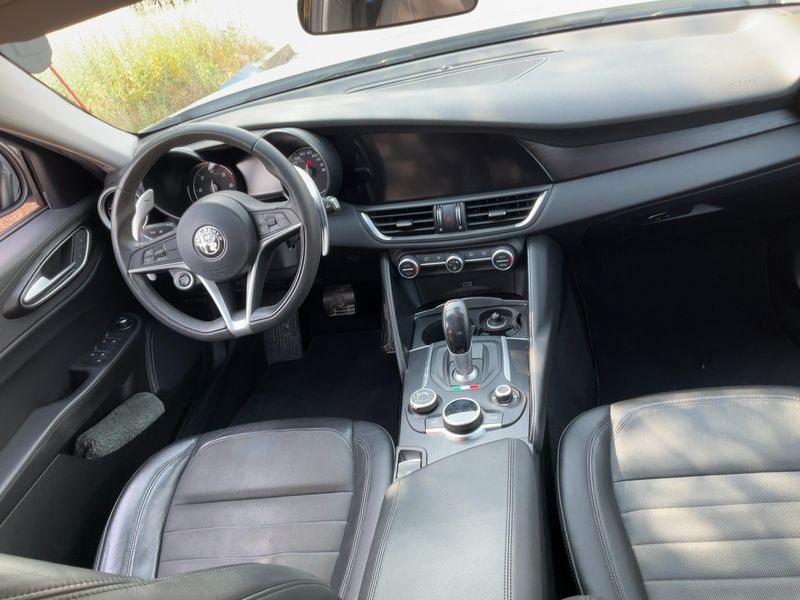 Alfa Romeo Giulia 2.2 JTDM Super — zdjęcie 12