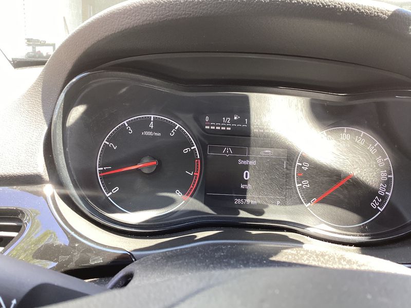 Opel Corsa 1.4 Edition — zdjęcie 13