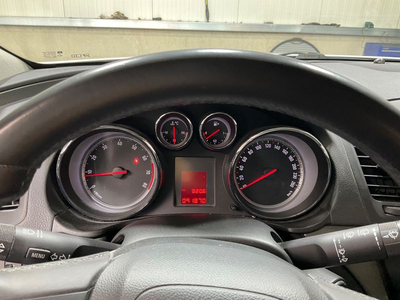 Opel Insignia Sports Tourer 1.8 Edition — zdjęcie 4