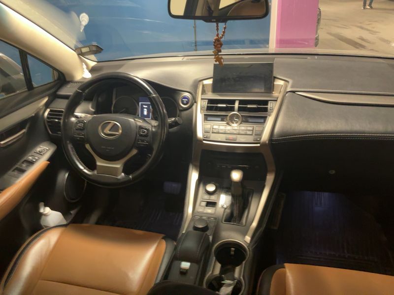 Lexus NX-Serie NX 300h E-Four — zdjęcie 12