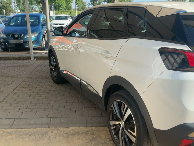 Peugeot 3008 1.2 PureTech Allure — zdjęcie 3