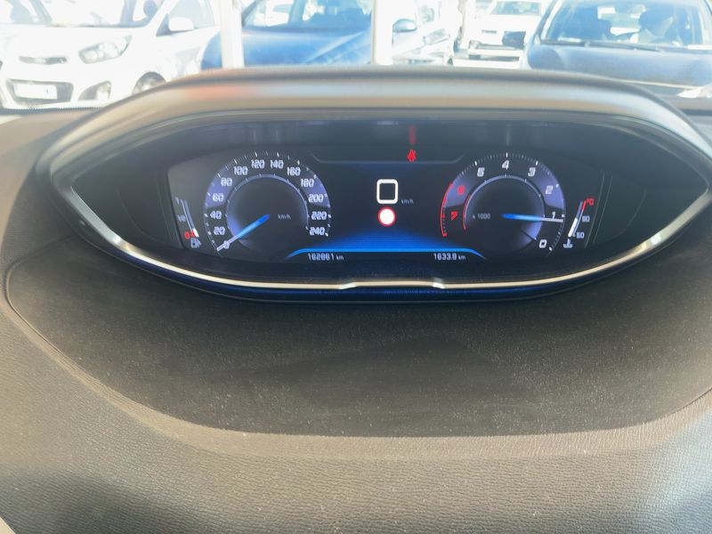 Peugeot 3008 1.2 PureTech Allure — zdjęcie 13