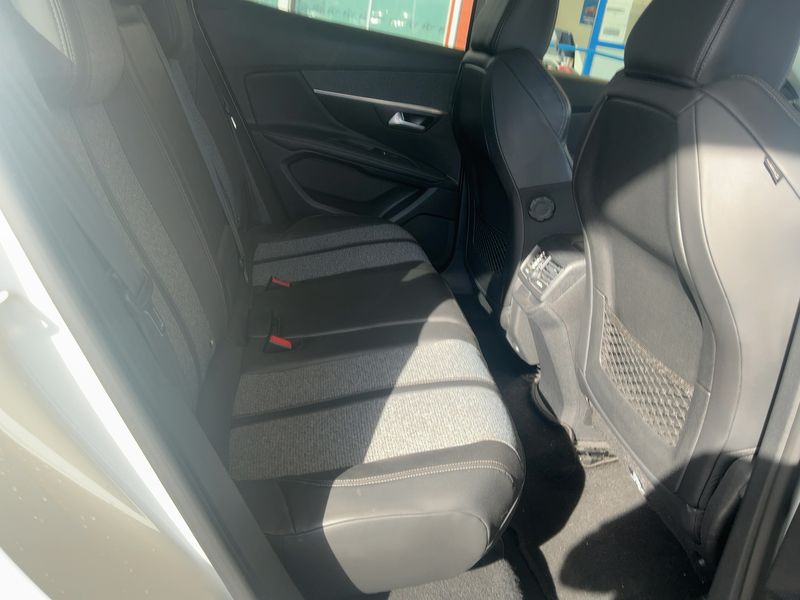 Peugeot 3008 1.2 PureTech Allure — zdjęcie 14