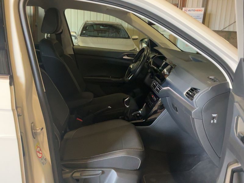 Volkswagen T-Cross 1.0 TSI Carat — zdjęcie 11