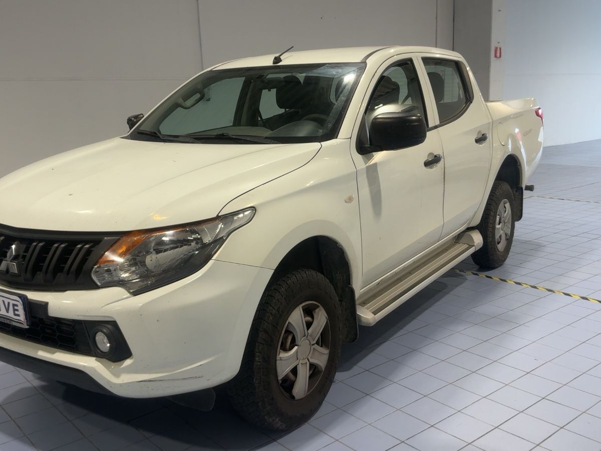 Mitsubishi L 200 2.4 DI-D Basis Doppelkabine 4WD