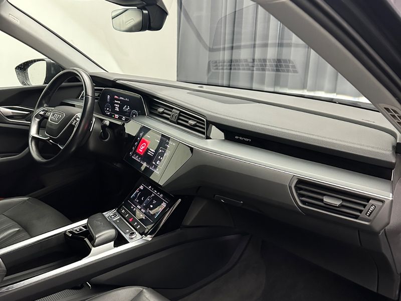 Audi e-tron 50 quattro — zdjęcie 7