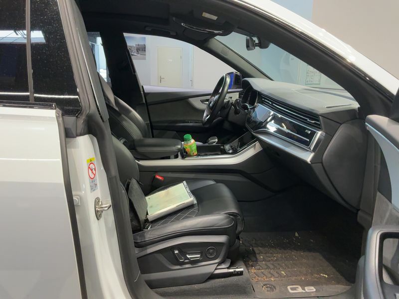 Audi Q8 60 TFSIe quattro — zdjęcie 11