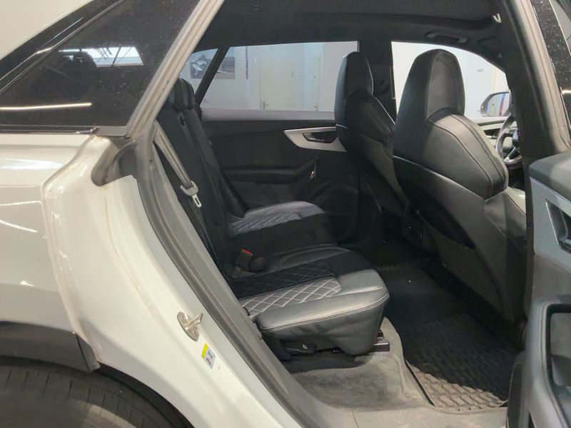 Audi Q8 60 TFSIe quattro — zdjęcie 14