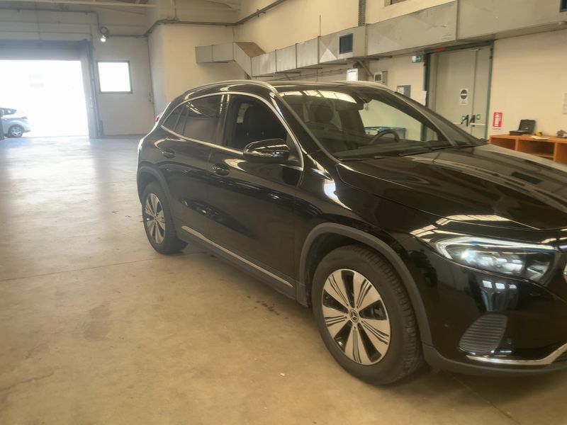 Mercedes-Benz EQA 250 Progressive — zdjęcie 8