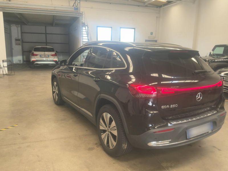 Mercedes-Benz EQA 250 Progressive — zdjęcie 3