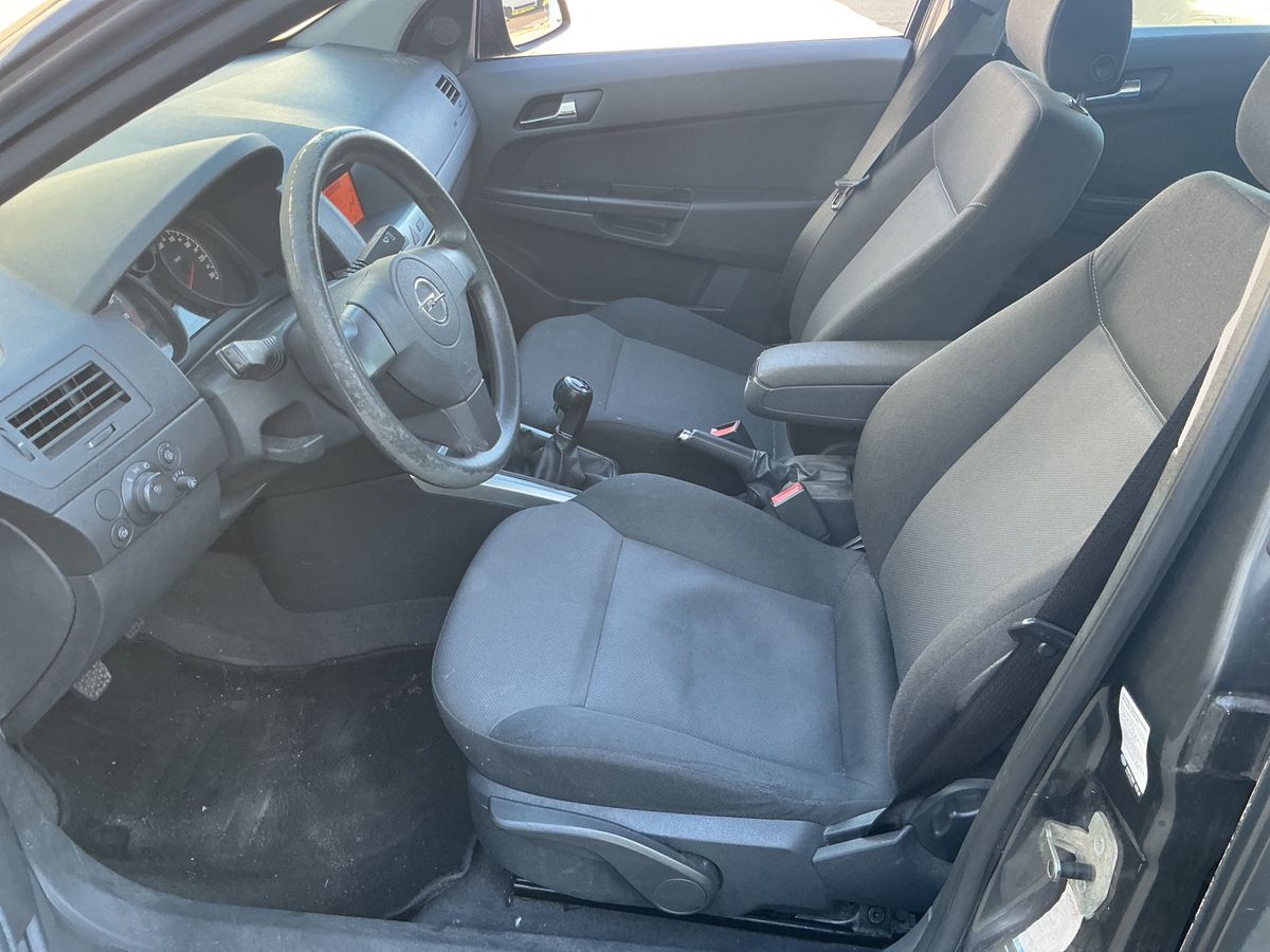 Opel Astra 2012 — photo 4