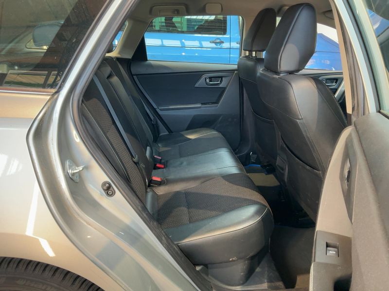 Toyota Auris Touring Sports 1.8 Hybrid Executive — zdjęcie 14