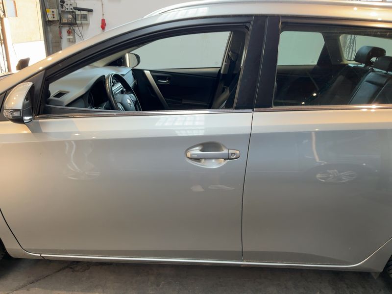 Toyota Auris Touring Sports 1.8 Hybrid Executive — zdjęcie 4