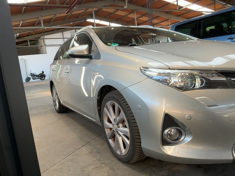 Toyota Auris Touring Sports 1.8 Hybrid Executive — zdjęcie 8