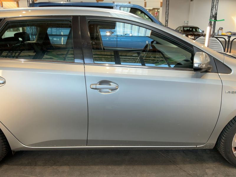 Toyota Auris Touring Sports 1.8 Hybrid Executive — zdjęcie 7
