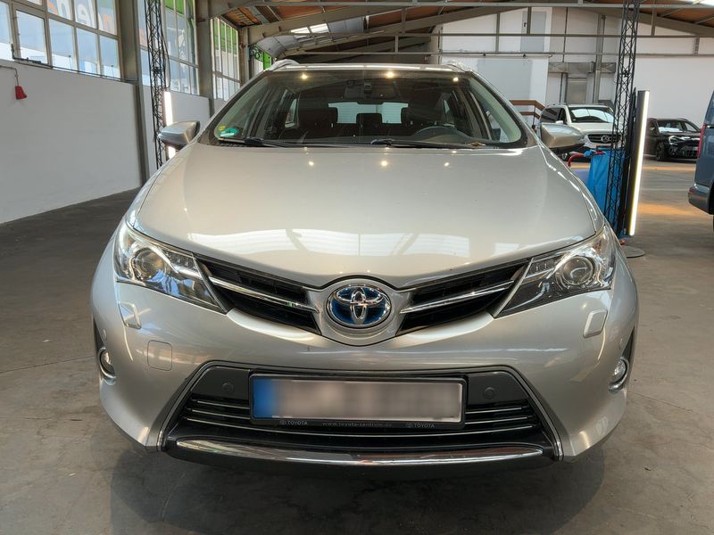 Toyota Auris Touring Sports 1.8 Hybrid Executive — zdjęcie 9