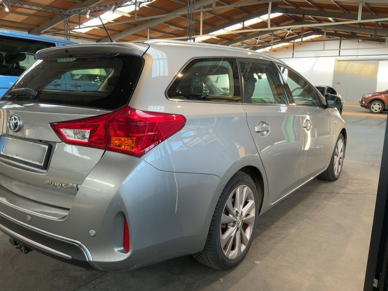 Toyota Auris Touring Sports 1.8 Hybrid Executive — zdjęcie 6